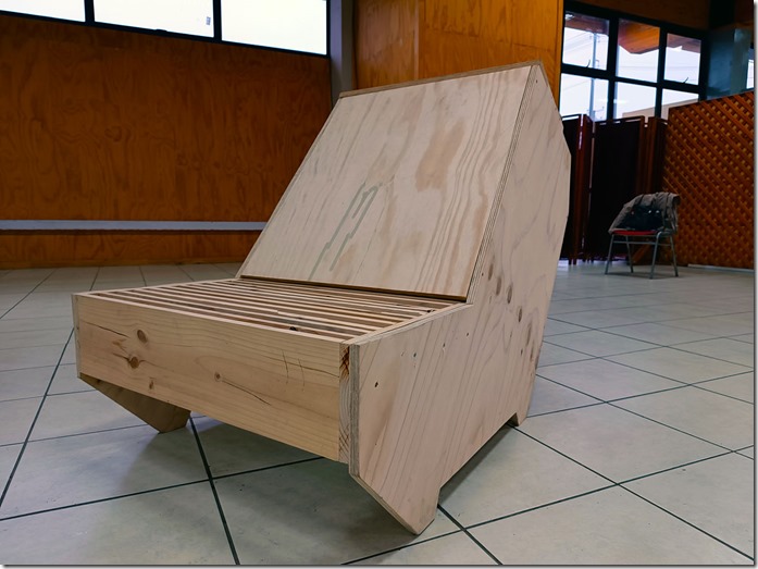 Estudiantes dise&ntilde;an puntos limpios con madera reciclada (4)