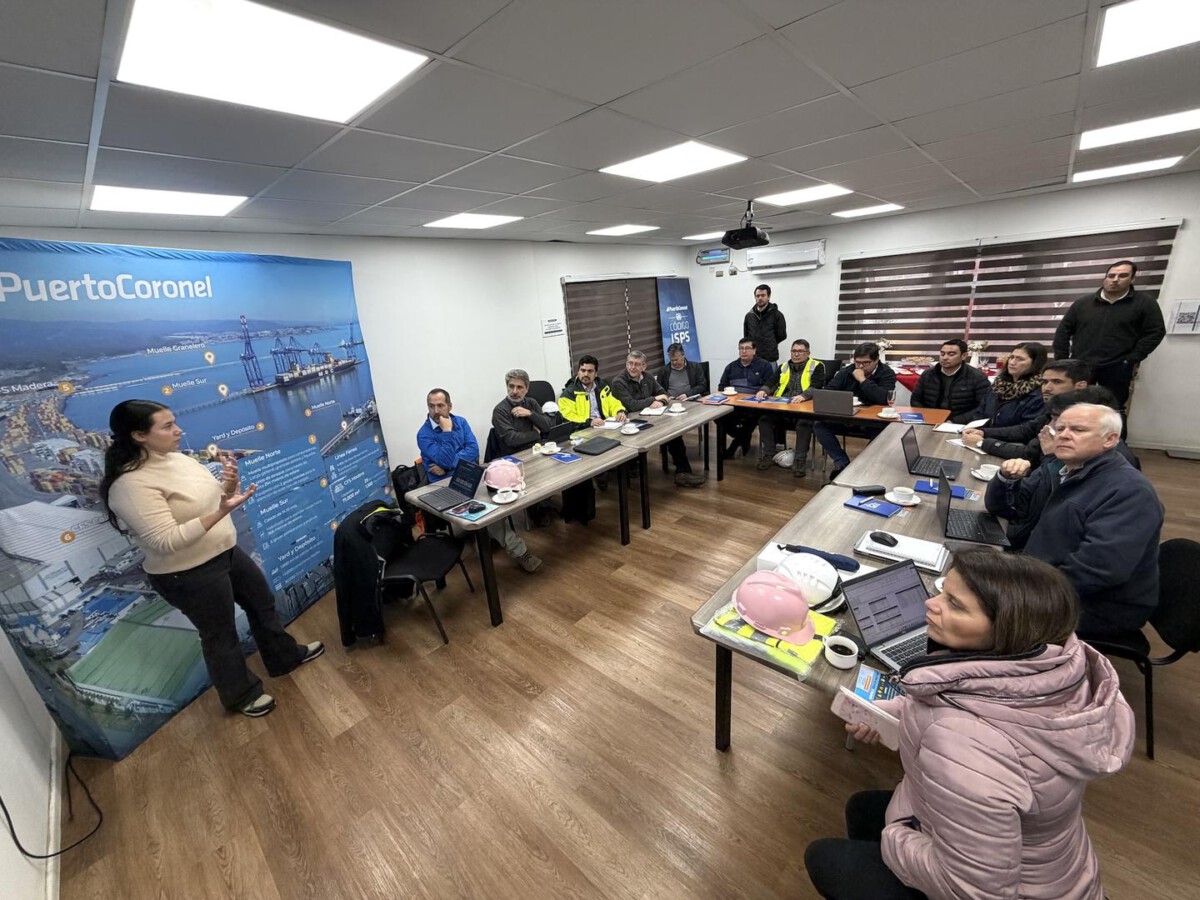 Visita técnica a las instalaciones ferroviarias de Puerto Coronel para evaluar la extensión hacia Lota.