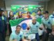Dirigentes del Club Deportivo América recibiendo indumentaria deportiva del programa Más Deporte de Grupo Cbb