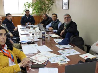 Autoridades del Gabinete del Agro evaluando daños en infraestructura agrícola tras sistema frontal en Biobío.