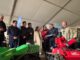 Subsecretario de Agricultura Francesco Venezian supervisando productos en la Vega Techada de Los Ángeles
