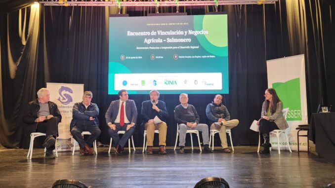 Productores agrícolas y representantes de la salmonicultura en encuentro de vinculación en Los Ángeles para potenciar la industria local.