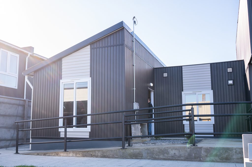 Vista exterior e interior de Casa Lafken una vivienda social diseñada con criterios de accesibilidad universal