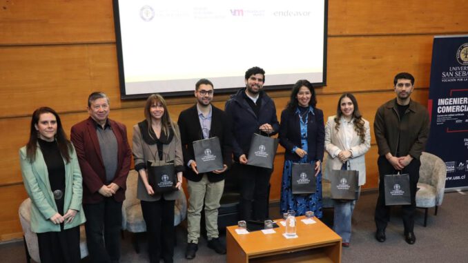 Representantes de empresas y startups participando en un seminario sobre competitividad regional en el Biobío