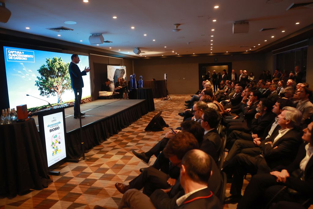 Lanzamiento oficial de la feria ExpoCorma 2026 con líderes del sector forestal y autoridades en Santiago