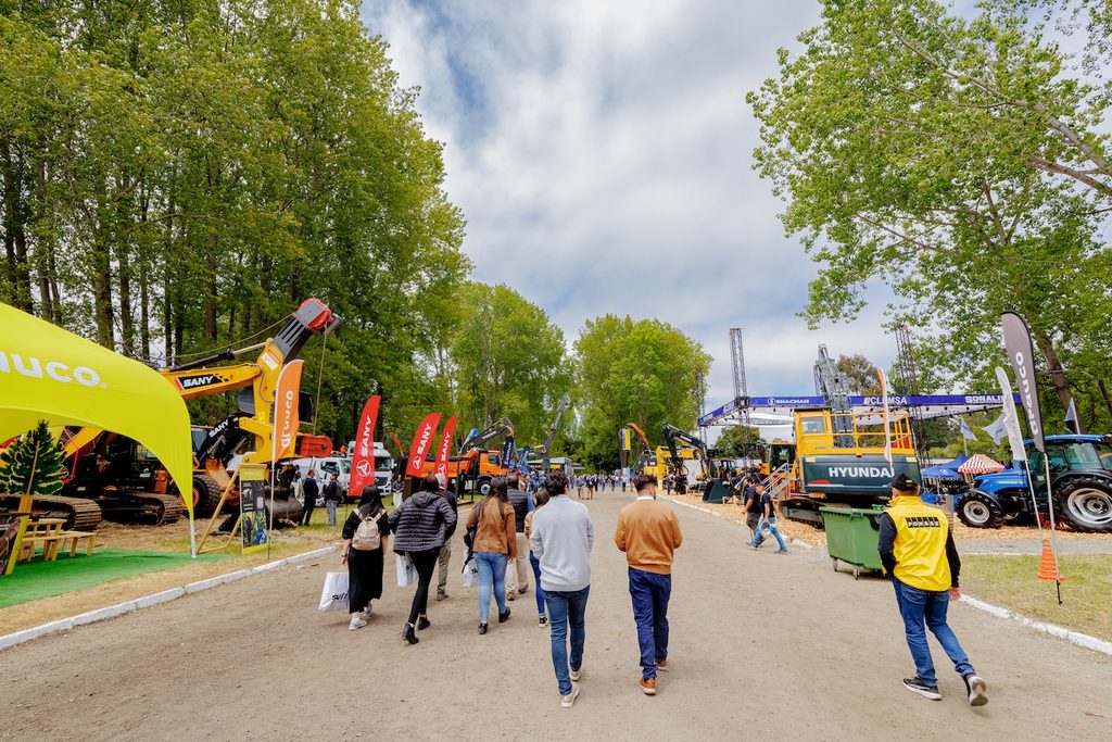 Lanzamiento oficial de la feria ExpoCorma 2026 con líderes del sector forestal y autoridades en Santiago
