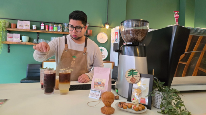 Autoridades lanzando el programa Capital Semilla Modo Empleo para emprendedores desempleados