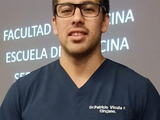 Persona cuidando su alimentación y salud estomacal para prevenir la gastritis.