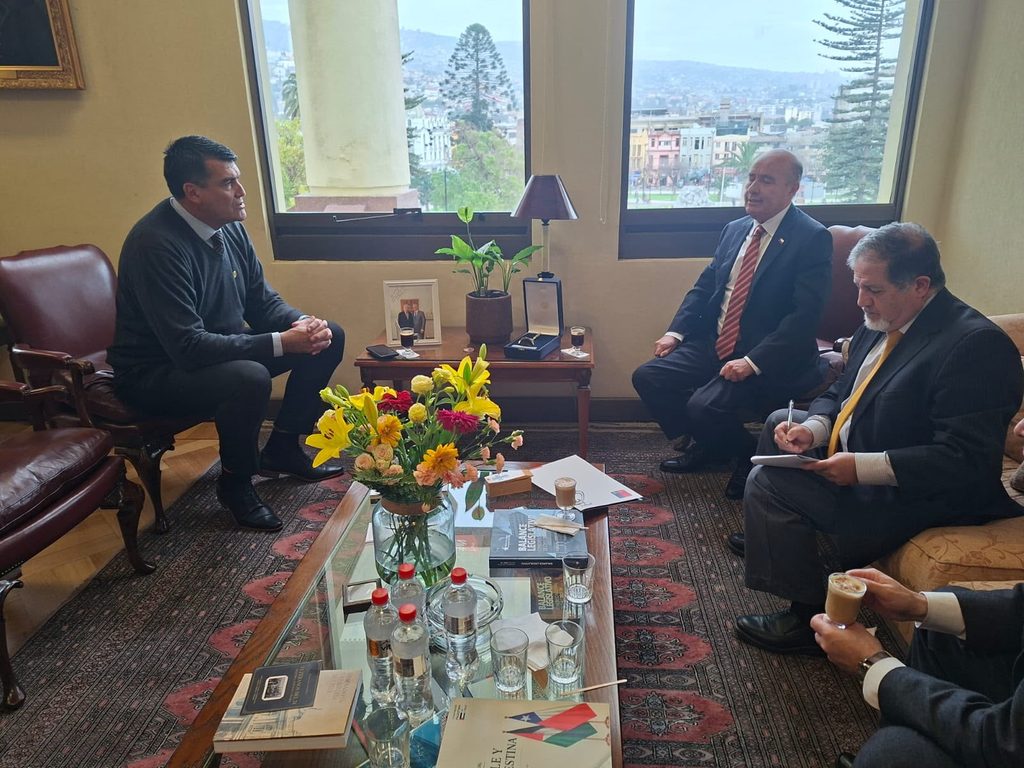 Diputados del Biobío reunidos con el ministro de Hacienda para impulsar obras públicas y creación de empleo