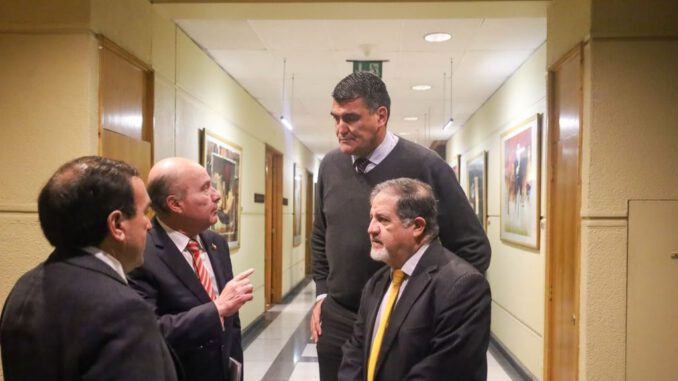 Diputados del Biobío reunidos con el ministro de Hacienda para impulsar obras públicas y creación de empleo