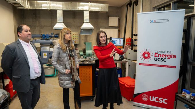 Ministra de Energía visitando los laboratorios y planta de hidrógeno verde del Centro de Energía de la Universidad Católica de la Santísima Concepción