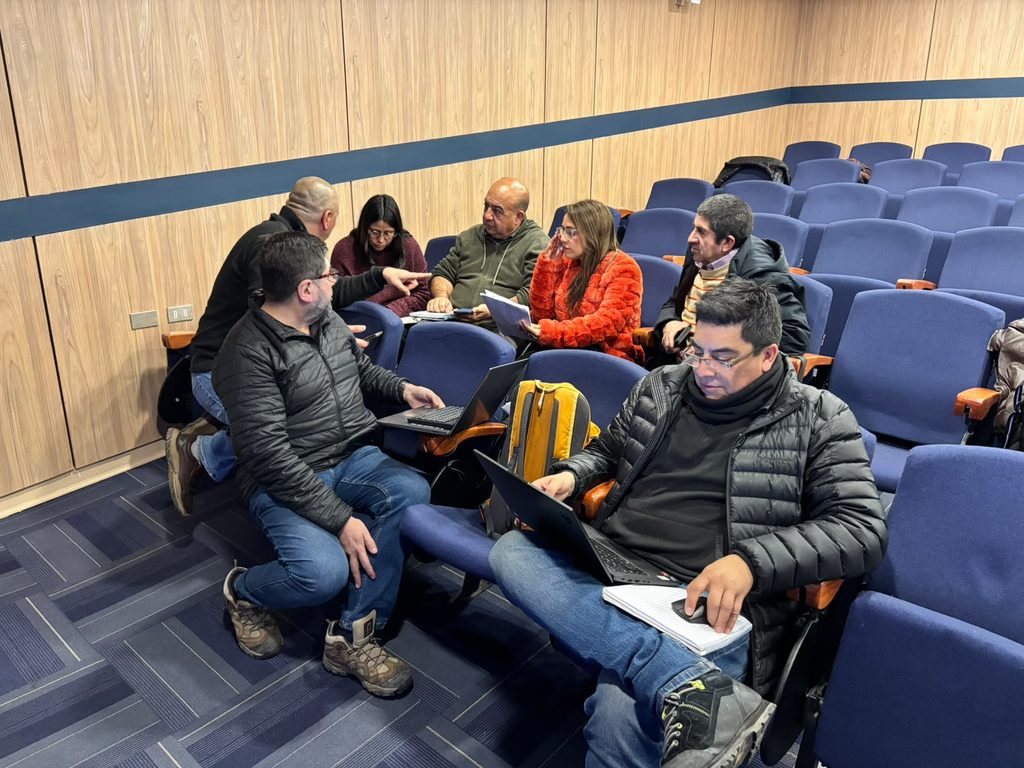 Funcionarios del SAG Biobío participando en la capacitación y simulacro contra la plaga forestal Lymantria dispar