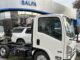 Camiones y vehículos electrificados de Chevrolet exhibidos en una sucursal de Salfa en la región del Biobío