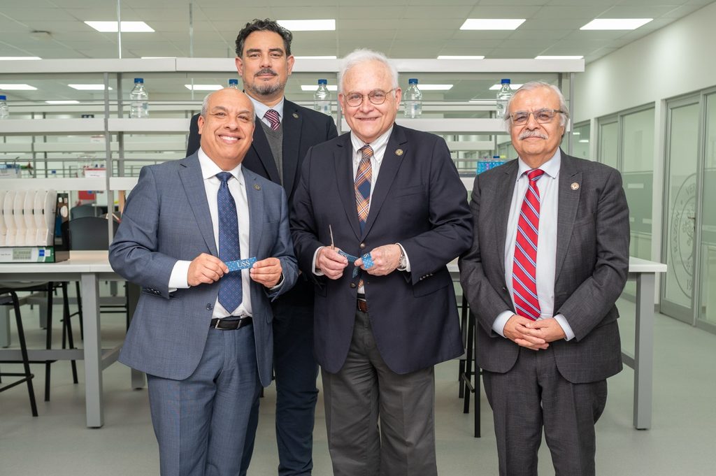 Nuevos laboratorios de investigación científica en el campus Las Tres Pascualas de la Universidad San Sebastián en Concepción.