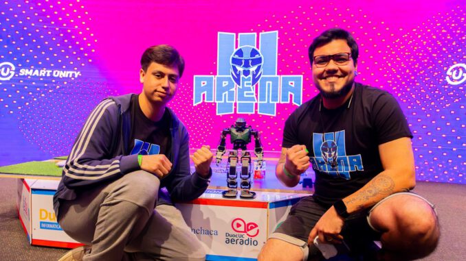 Estudiantes participando en competencias de robótica y tecnología en el evento Arena IV en Concepción.