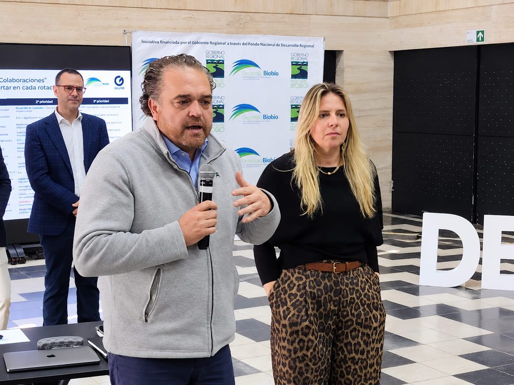 Representantes de diversos sectores regionales reunidos en el encuentro de la Estrategia Biobío 2050.
