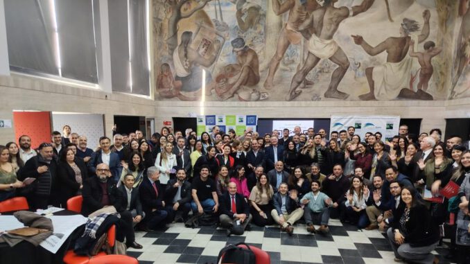 Representantes de diversos sectores regionales reunidos en el encuentro de la Estrategia Biobío 2050.