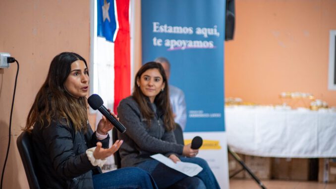 Emprendedores del Biobío recibiendo maquinaria y herramientas para reactivar sus negocios tras los incendios