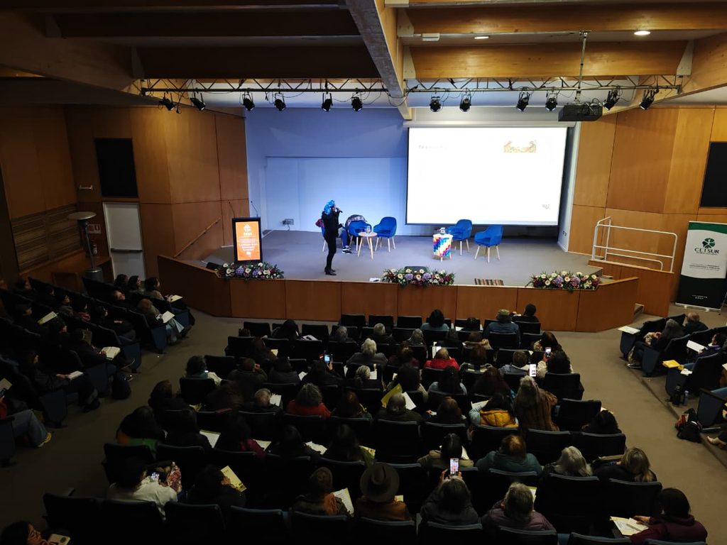Delegaciones reunidas en el Encuentro Interregional de Agroecología y Soberanía Alimentaria en la Universidad del Bío-Bío