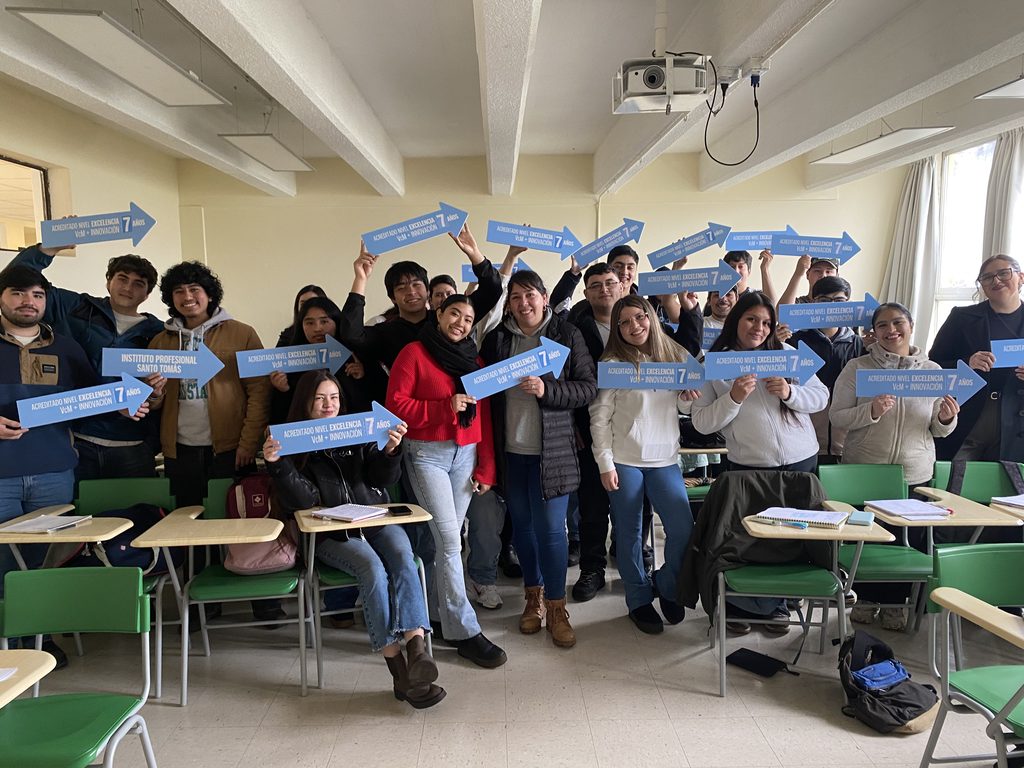 Fachada institucional del Instituto Profesional Santo Tomás tras lograr su acreditación de excelencia