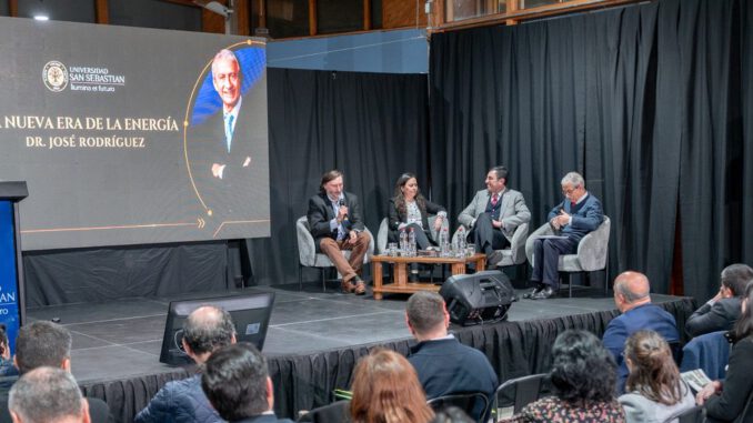 Expertos debaten sobre el futuro de las energías renovables y el hidrógeno verde en la región del Biobío