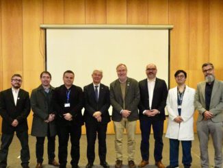 Autoridades y médicos especialistas en la inauguración del programa de subespecialidad en Medicina Intensiva en el Hospital Las Higueras