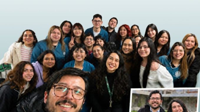 Estudiantes y académicos de Santo Tomás Los Ángeles celebrando la selección del Nodo Psicopedagógico en concurso nacional.