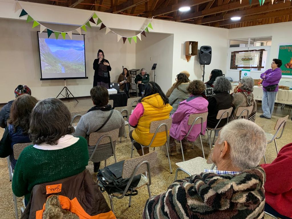 Participantes del encuentro en Santa Juana compartiendo conocimientos sobre agroecología y conservación de semillas
