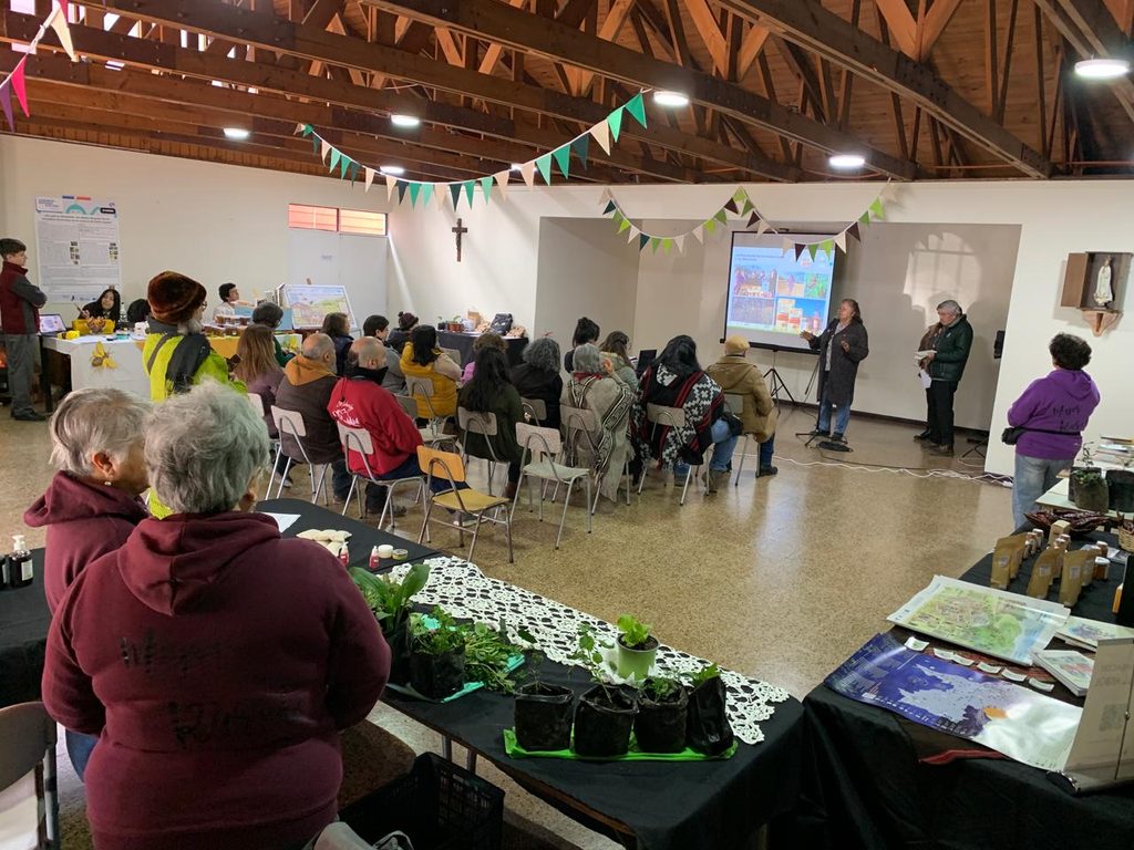 Participantes del encuentro en Santa Juana compartiendo conocimientos sobre agroecología y conservación de semillas