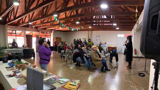 Participantes del encuentro en Santa Juana compartiendo conocimientos sobre agroecología y conservación de semillas