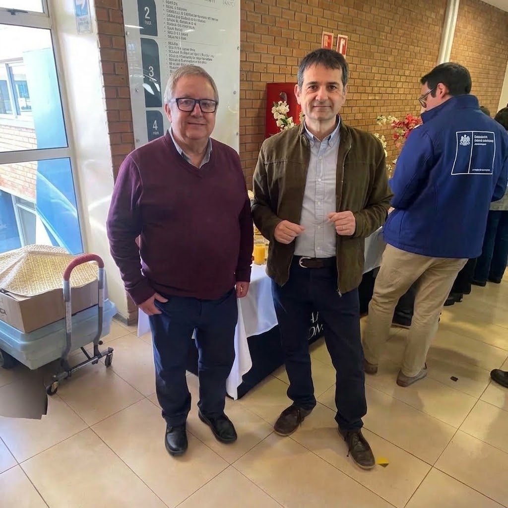 Ceremonia de certificación de la Academia de Fortalecimiento de Cooperativas organizada por Santo Tomás y Sercotec en Los Ángeles.
