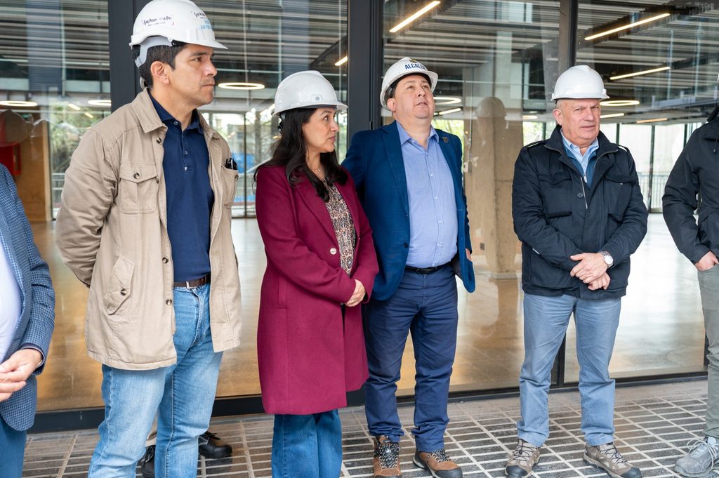 Autoridades regionales visitando las nuevas instalaciones del Campus Paicaví de la USS en Concepción