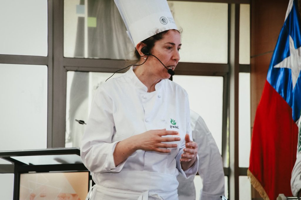 Chefs impartiendo clase magistral de heladería profesional en Santo Tomás Los Ángeles