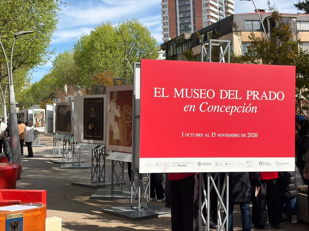Exposicion al aire libre de obras del Museo del Prado en las calles de Concepcion impresas con tecnologia Epson
