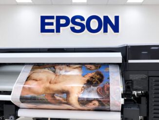 Exposicion al aire libre de obras del Museo del Prado en las calles de Concepcion impresas con tecnologia Epson
