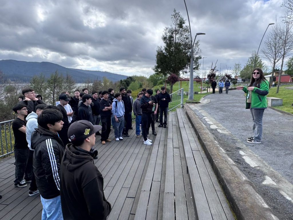 Estudiantes de la Universidad San Sebastián trabajando en soluciones ambientales para la comuna de Chiguayante