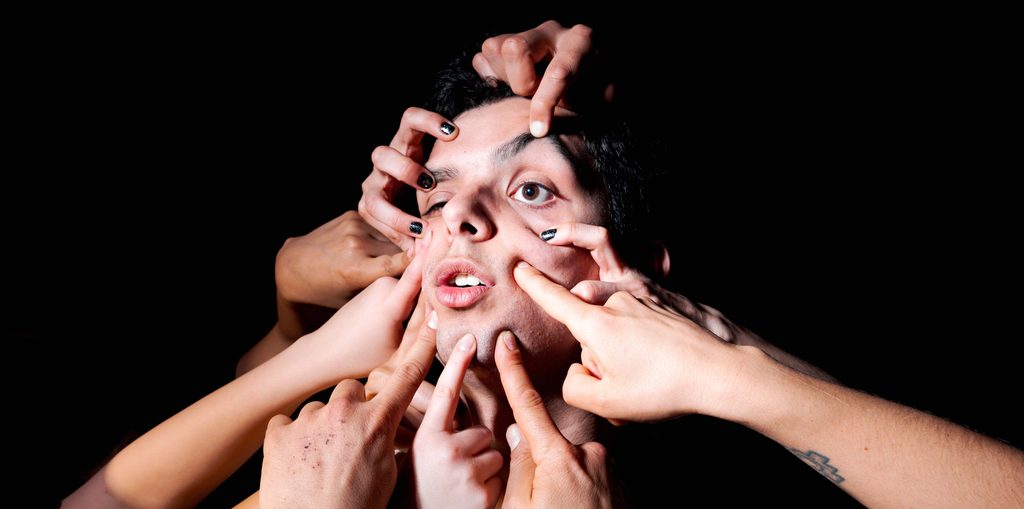 Bailarines en escena durante el Festival Internacional de Danza Contemporánea LOFT 2026 en el Biobío