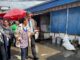 Gerente de Sercotec recorriendo locales comerciales afectados en Lota junto a autoridades locales