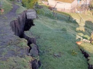 Grieta de 500 metros y daños estructurales en viviendas de Villa El Mirador en Arauco