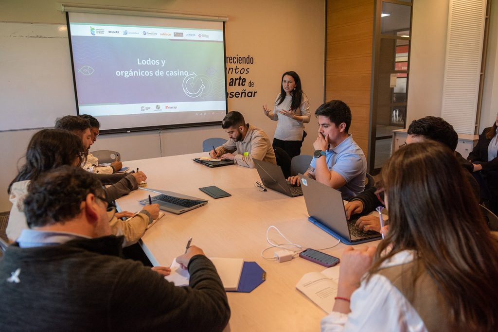 Participantes en el primer Encuentro de Economía Circular de Pescadores Industriales del Biobío en Talcahuano