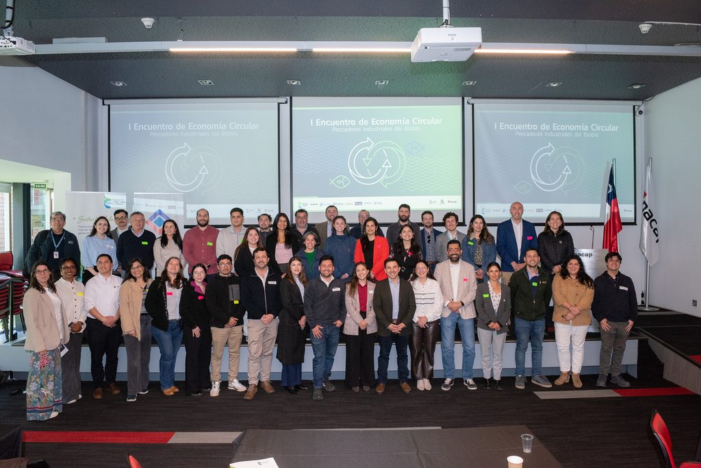 Participantes en el primer Encuentro de Economía Circular de Pescadores Industriales del Biobío en Talcahuano
