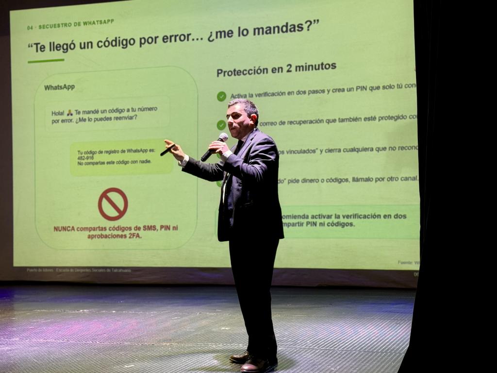 Dirigentes sociales participando en la segunda versión de Puerto de Líderes en Talcahuano