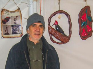 Artesanos de la Region del Biobio exponiendo sus obras en la Universidad de Concepcion