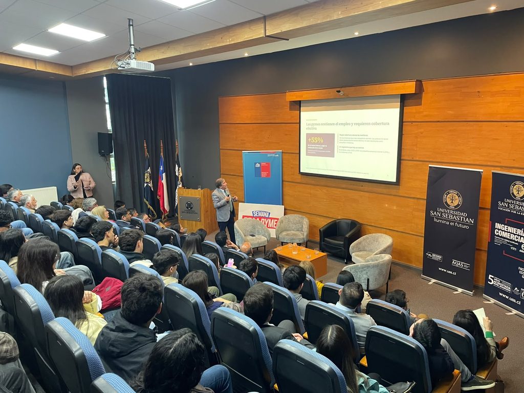 Conversatorio sobre los desafíos de las pymes y la inteligencia artificial organizado por la Seremi de Economía y la USS en Concepción