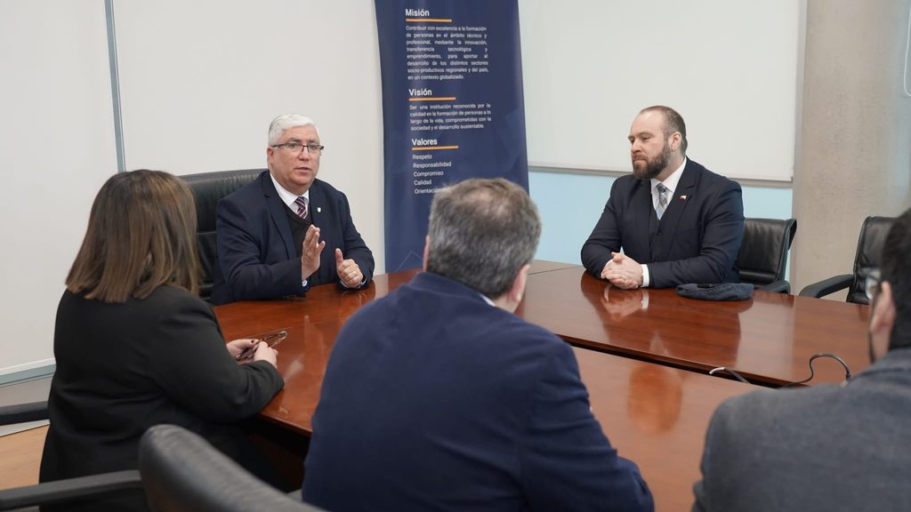 Reunión entre la Seremi de Minería del Biobío e instituciones de educación superior para fomentar la colaboración sectorial