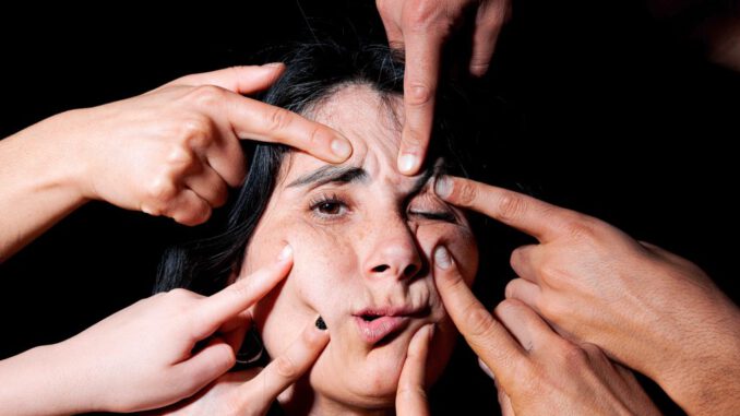 Escena de la obra Taxidermia del Afecto en el Teatro Biobío