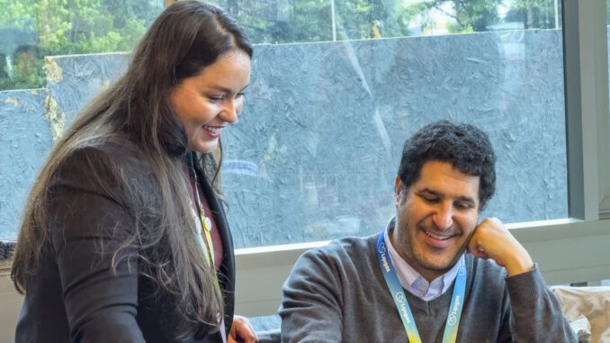 Representantes del sector productivo y académico participando en la charla de la UCSC sobre inteligencia artificial en el Biobío.